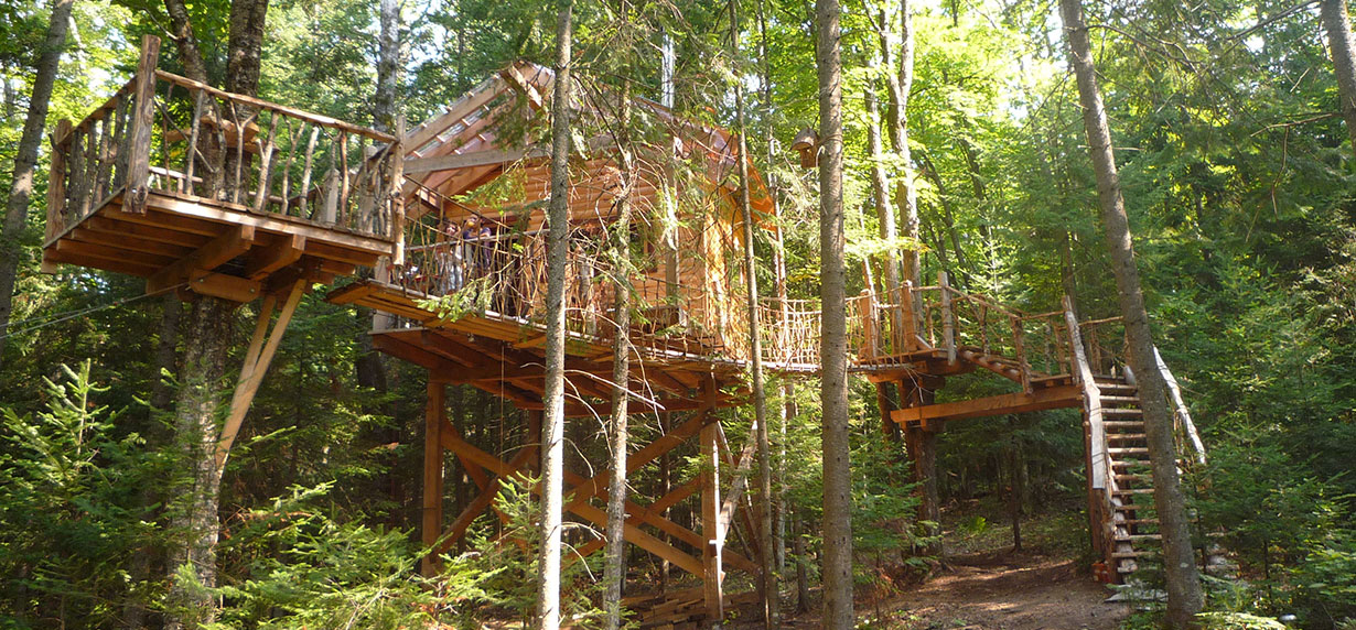 Glamping in a chalet perched in the trees, at Les Toits du Monde in Nominingue
